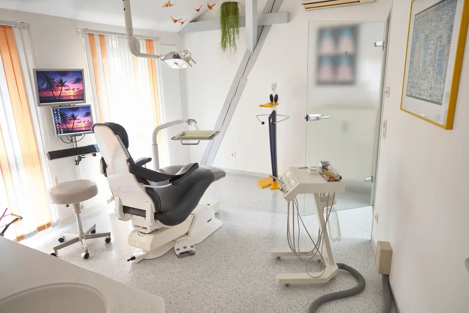 Behandlungszimmer der Zahnarztpraxis Dr. Tabellion in Lahr
